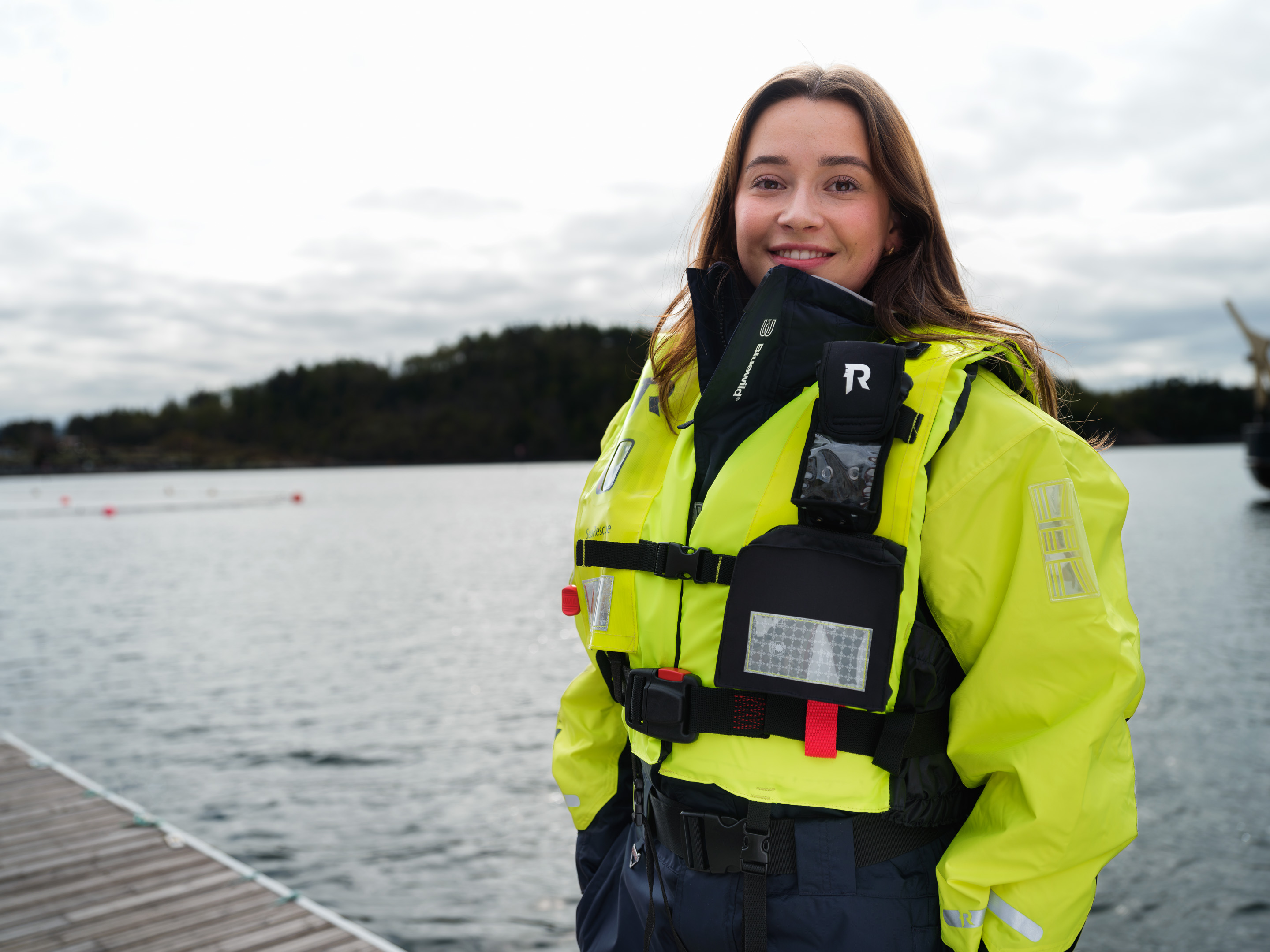 Fisker Maria Sævik bruker flyt- og redningsutstyr fra Regatta på jobb